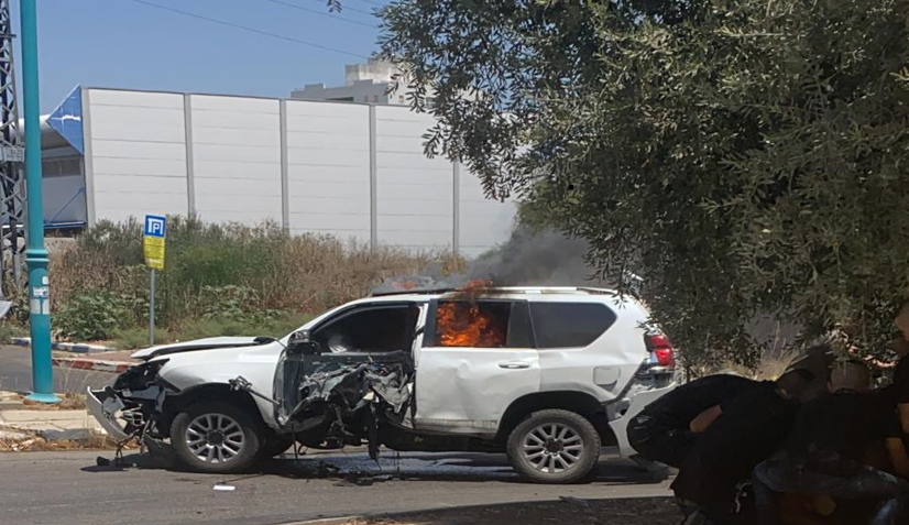 إصابة خطيرة بانفجار سيارة في مدينة الرملة